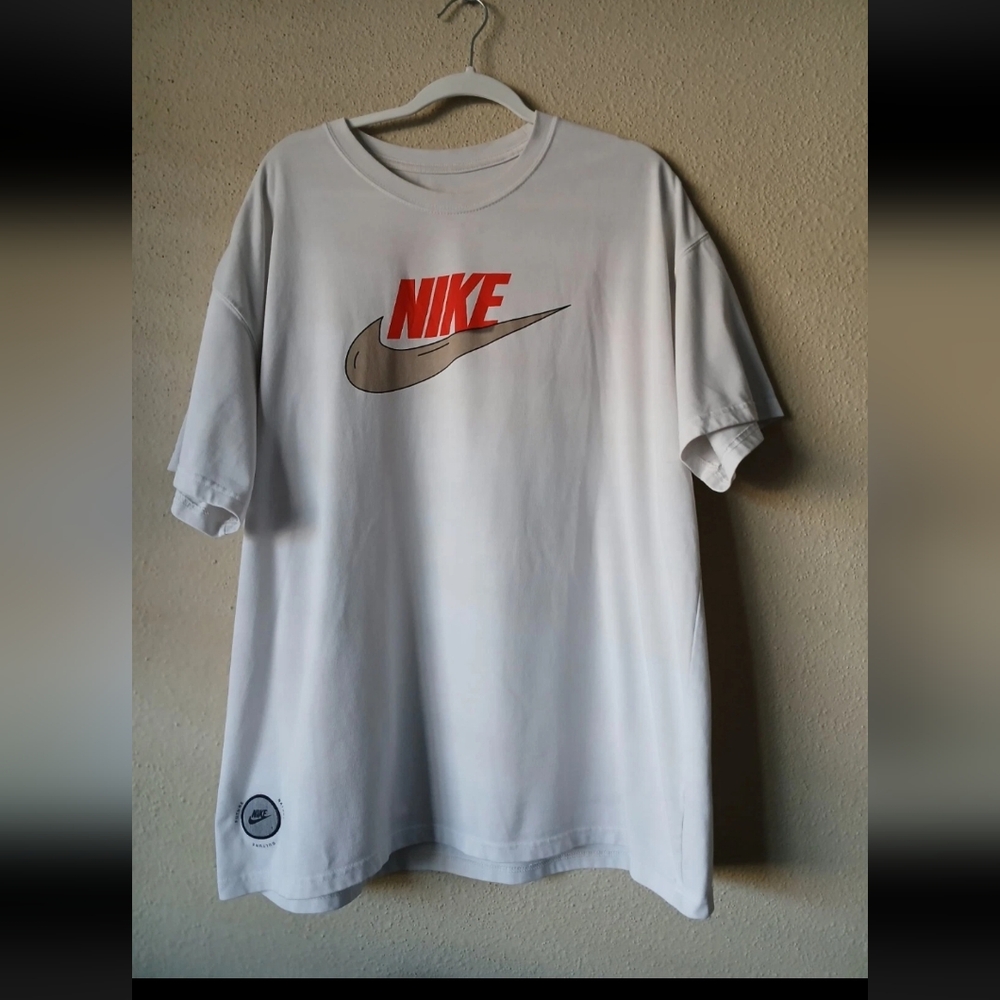 Nike Short Sleeve Tee with Iconic Swoosh Mens XXL 2XL